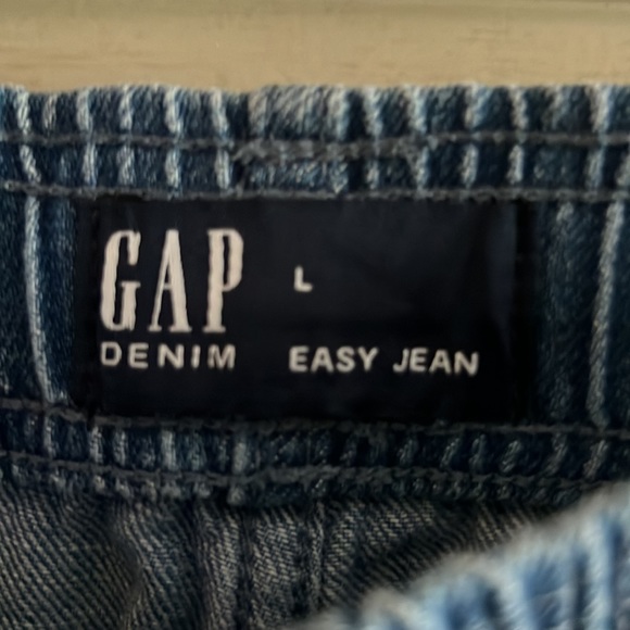 🌷LIKE NEW🌷GAP EASY CROP JEAN SIZE LARGE 23”L 17”W - Picture 3 of 3